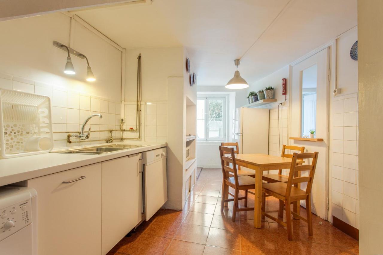 Apartment Combro By Patio 25